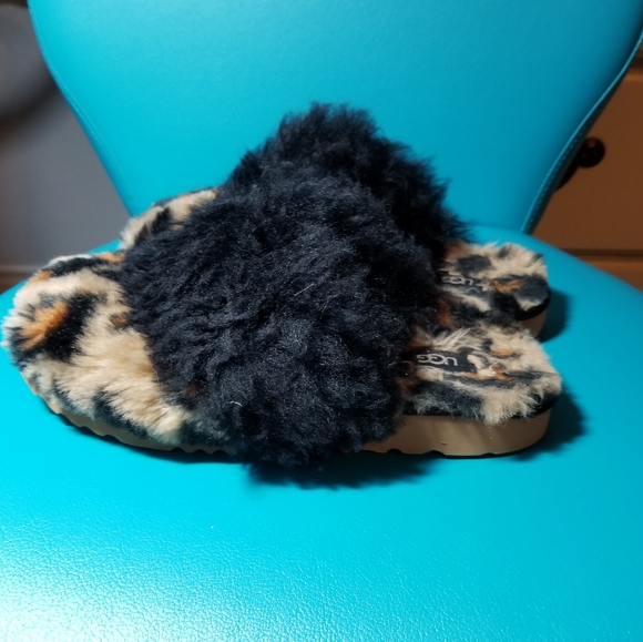 UGG Slippers - Picture 6 of 8